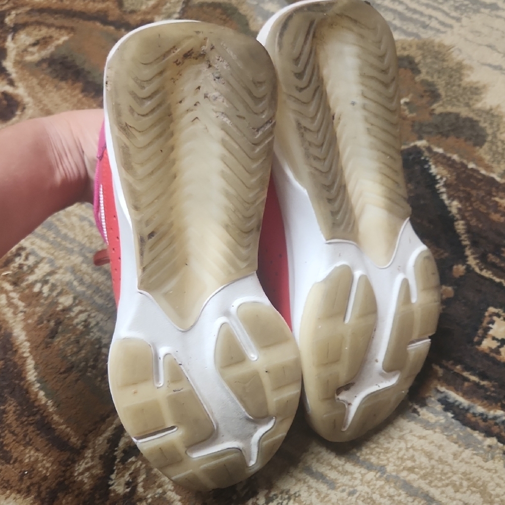 Jordan Athletic Shoes Pink and White - Picture 5 of 11